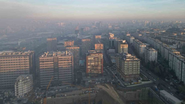 İSTANBUL’DA GÜN DOĞUMUNDA KARTPOSTALLIK SİS MANZARASI