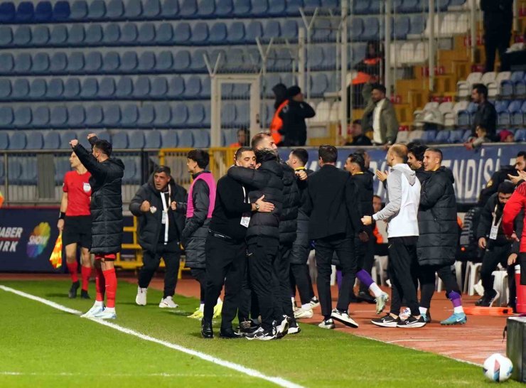 TRENDYOL SÜPER LİG: EYÜPSPOR: 1 - FENERBAHÇE: 1 (İLK YARI)