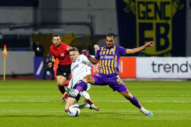 TRENDYOL SÜPER LİG: EYÜPSPOR: 0 - FENERBAHÇE: 0 (MAÇ DEVAM EDİYOR)