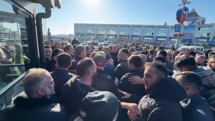 İBB’DEN OTOGAR’DAKİ FAİŞ ZAM PROTESTOSUNA MÜDAHALE