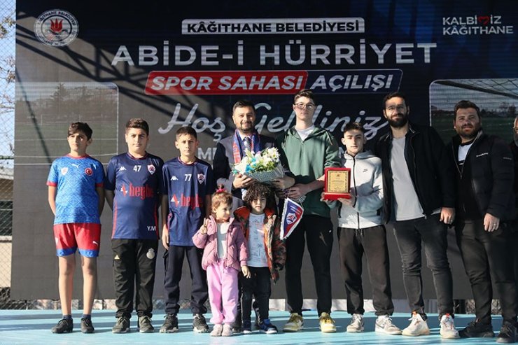 KAĞITHANE’DE ABİDE-İ HÜRRİYET SPOR SAHASI AÇILDI