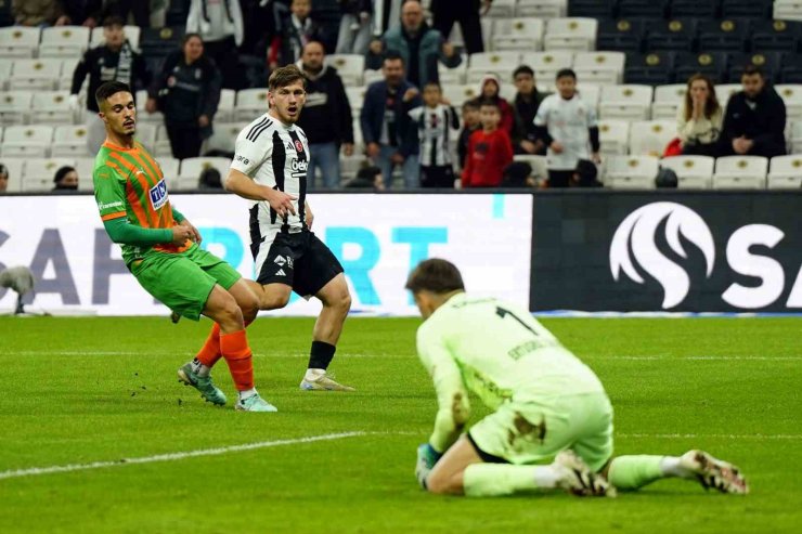 TRENDYOL SÜPER LİG: BEŞİKTAŞ: 1 - CORENDON ALANYASPOR: 1 (İLK YARI)