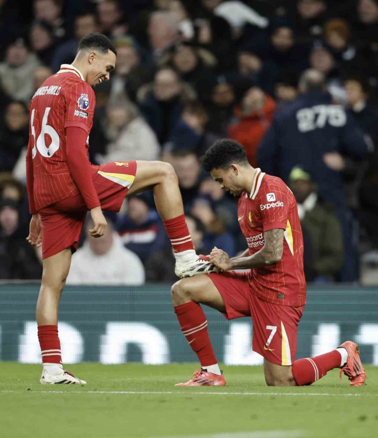 LİVERPOOL, TOTTENHAM ENGELİNİ 6 GOLLE AŞTI