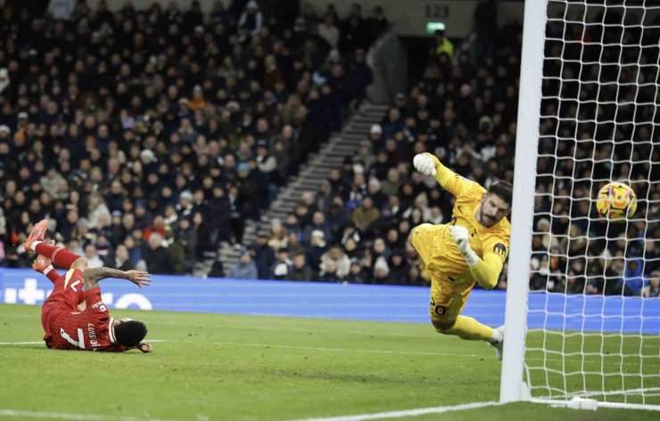 LİVERPOOL, TOTTENHAM ENGELİNİ 6 GOLLE AŞTI