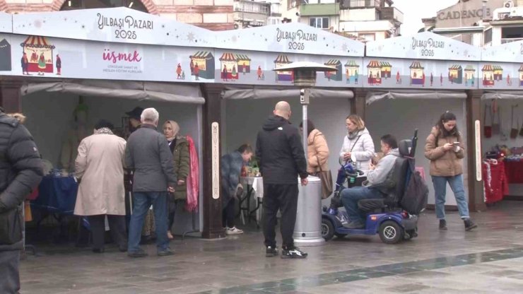 ÜSKÜDAR’DA KADIN EL EMEĞİ ÜRÜNLER YILBAŞI PAZARINDA SATIŞA ÇIKTI