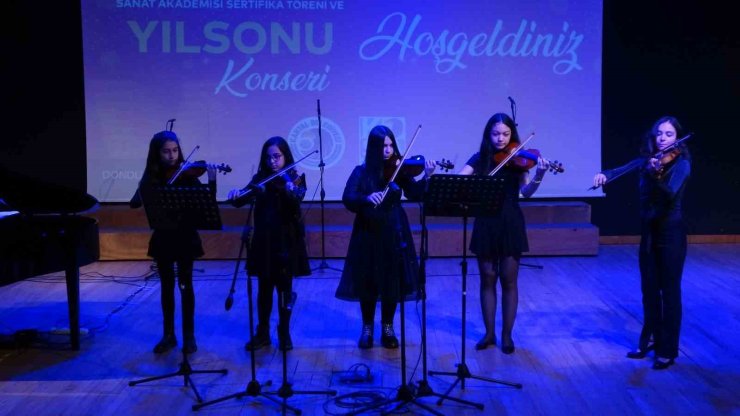 KARTAL BELEDİYESİ SANAT AKADEMİSİ ÖĞRENCİLERİNDEN YILSONU KONSERİ