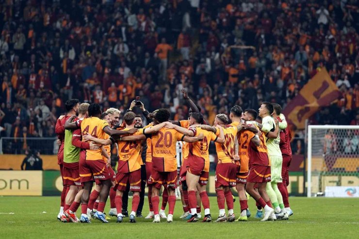 GALATASARAY LİGİN İLK YARISINA LİDER GİRDİ