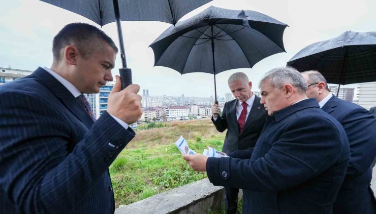 İSTANBUL VALİSİ DAVUT GÜL ESENYURT’TA ZİYARETLERDE BULUNDU