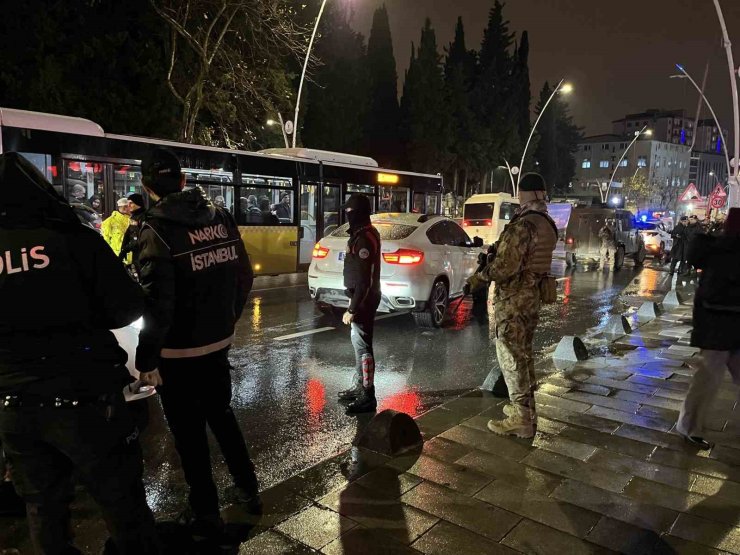 İSTANBUL EMNİYET MÜDÜRÜ SELAMİ YILDIZ, ESENLER’DE ASAYİŞ UYGULAMASINI YERİNDE DENETLEDİ