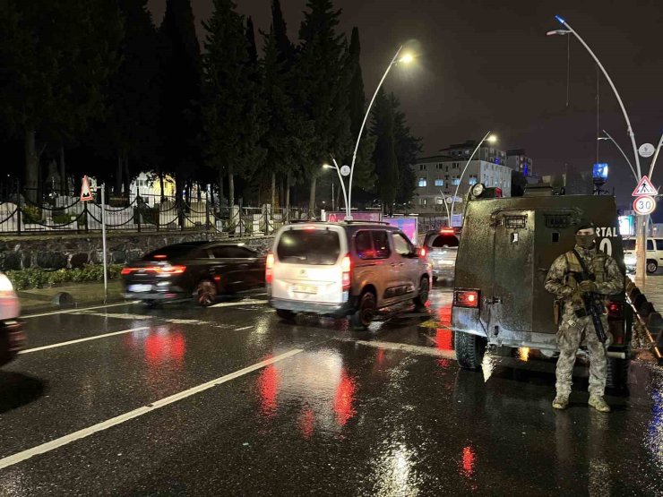 İSTANBUL EMNİYET MÜDÜRÜ SELAMİ YILDIZ, ESENLER’DE ASAYİŞ UYGULAMASINI YERİNDE DENETLEDİ