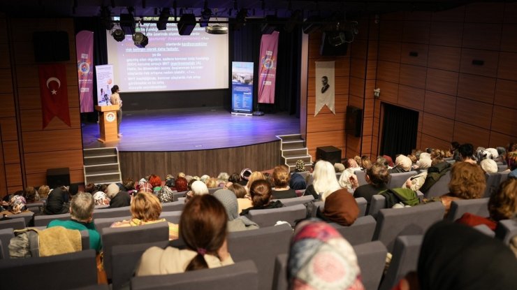 MALTEPE BELEDİYESİNDEN KADINLARA ‘MENOPOZ VE SAĞLIKLI BESLENME’ PANELİ