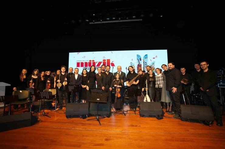 ÜMRANİYE MÜZİK AKADEMİSİ ÖĞRENCİLERİNDEN MUHTEŞEM PERFORMANS