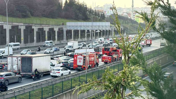 İSTANBUL’DA ÖĞRENCİ SERVİSİ DEVRİLDİ: 7’Sİ ÖĞRENCİ 10 YARALI