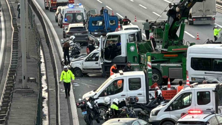 İSTANBUL’DA ÖĞRENCİ SERVİSİ DEVRİLDİ: 7’Sİ ÖĞRENCİ 10 YARALI