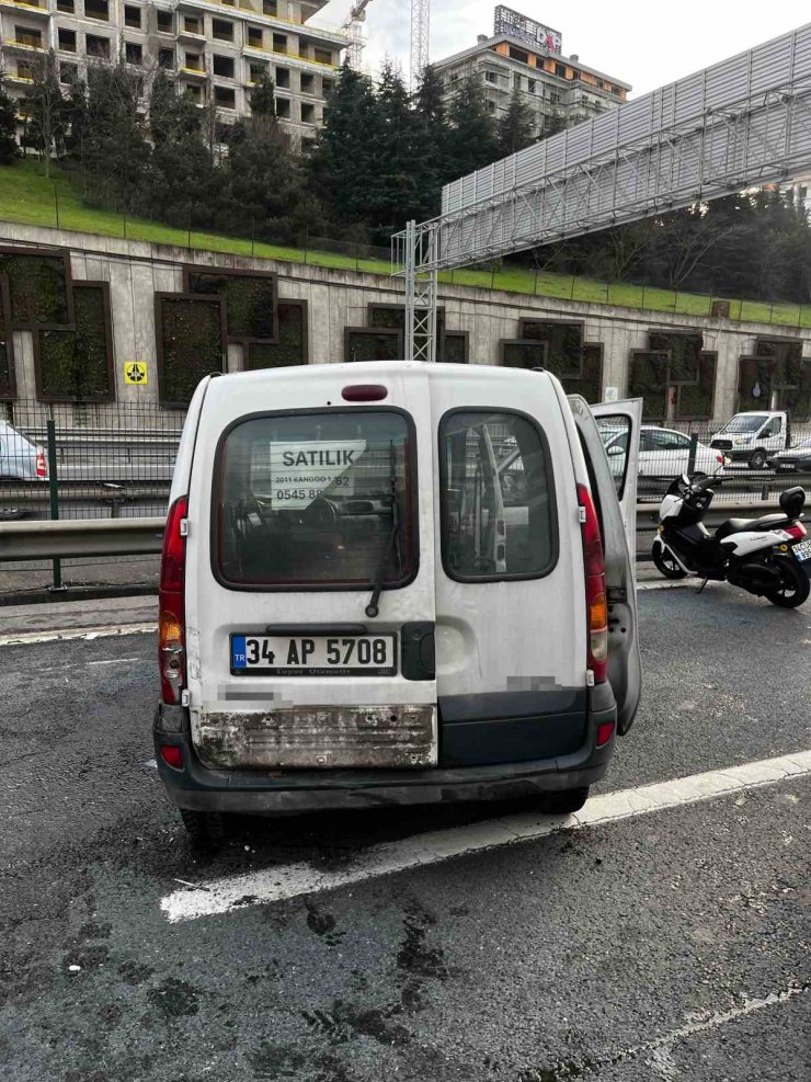 İSTANBUL’DA ÖĞRENCİ SERVİSİ DEVRİLDİ: 7’Sİ ÖĞRENCİ 10 YARALI