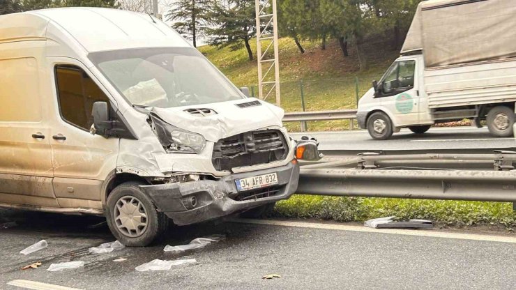 ESENYURT’TA ZİNCİRLEME TRAFİK KAZASI: 3 YARALI