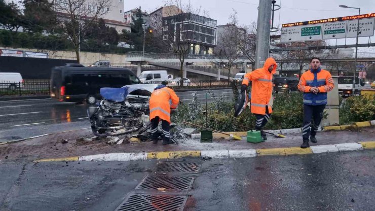 ŞİŞLİ’DE KAZA SONRASI ARAÇTA YANGIN ÇIKTI: 2 YARALI