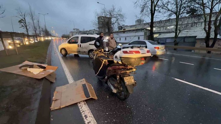 SULTANGAZİ’DE HAFİF TİCARİ ARAÇ İLE MOTOSİKLET ÇARPIŞTI: 1 YARALI