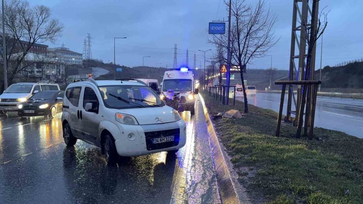 SULTANGAZİ’DE HAFİF TİCARİ ARAÇ İLE MOTOSİKLET ÇARPIŞTI: 1 YARALI