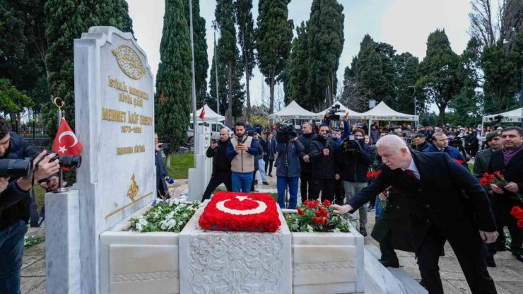 MİLLİ ŞAİR MEHMET AKİF ERSOY MEZARI BAŞINDA ANILDI