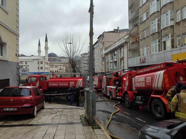 KÜÇÜKÇEKMECE’DE TEKSTİL ATÖLYESİNDE KORKUTAN YANGIN