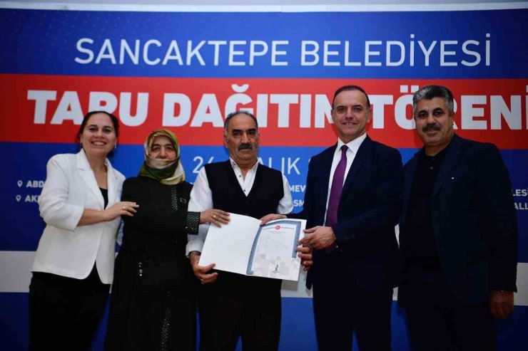 SANCAKTEPE’DE 56 HAK SAHİBİ TAPULARINA KAVUŞTU