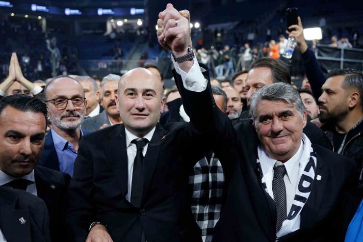 BEŞİKTAŞ’TA BAŞKAN ADAYLARI SERDAL ADALI VE HÜSEYİN YÜCEL KUCAKLAŞTI