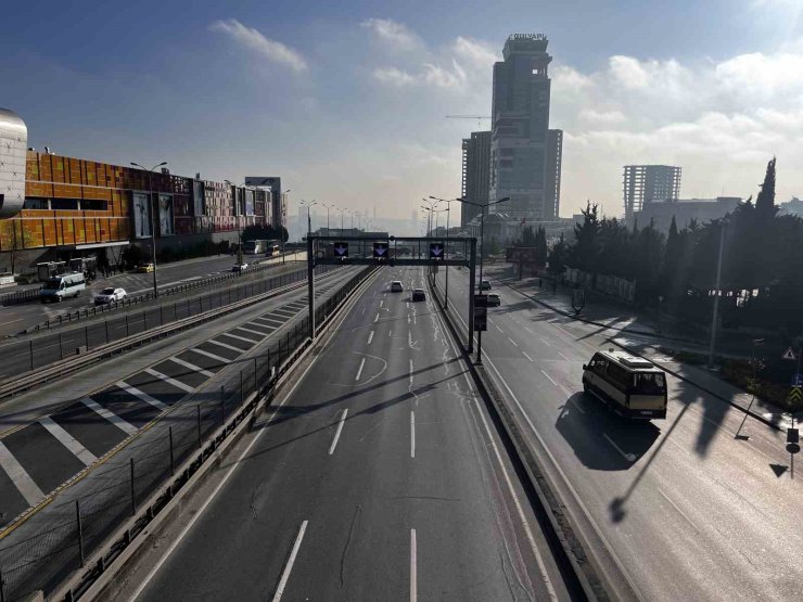 İSTANBUL YENİ YILI TRAFİKSİZ KARŞILADI