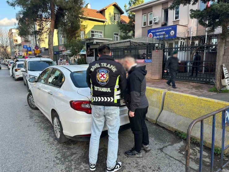 BEYKOZ’DA TRAFİĞİ TEHLİKEYE DÜŞÜREN 2 SÜRÜCÜ YAKALANDI