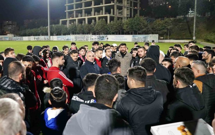 PENDİKSPOR’A KARAGÜMRÜK MAÇI ÖNCESİ TARAFTARDAN MORAL ZİYARETİ