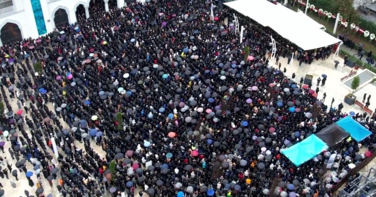 FERDİ TAYFUR GÖZYAŞLARIYLA SON YOLCULUĞUNA UĞURLANDI