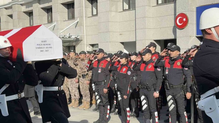 İSTANBUL EMNİYET MÜDÜRLÜĞÜ’NDE ŞEHİT EMİRHAN ARAMIŞ’IN CENAZE TÖRENİ DÜZENLENDİ