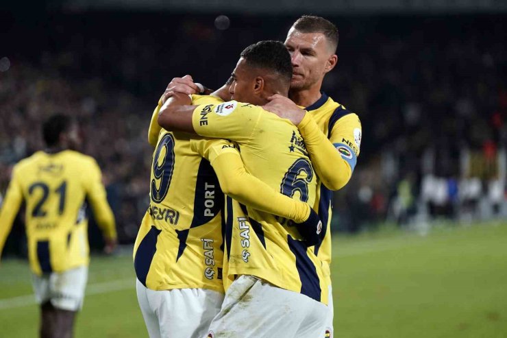 FENERBAHÇE, HATAYSPOR’A KARŞI GALİBİYET SERİSİNİ 8 MAÇA ÇIKARDI