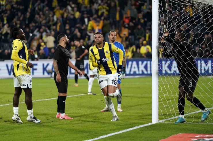 FENERBAHÇE, HATAYSPOR’A KARŞI GALİBİYET SERİSİNİ 8 MAÇA ÇIKARDI