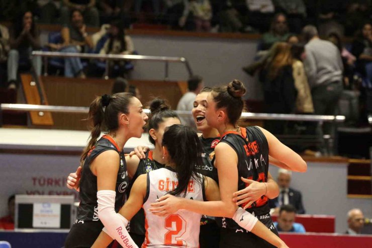 VODAFONE SULTANLAR LİGİ: ARAS KARGO: 0 - ECZACIBAŞI DYNAVİT: 3