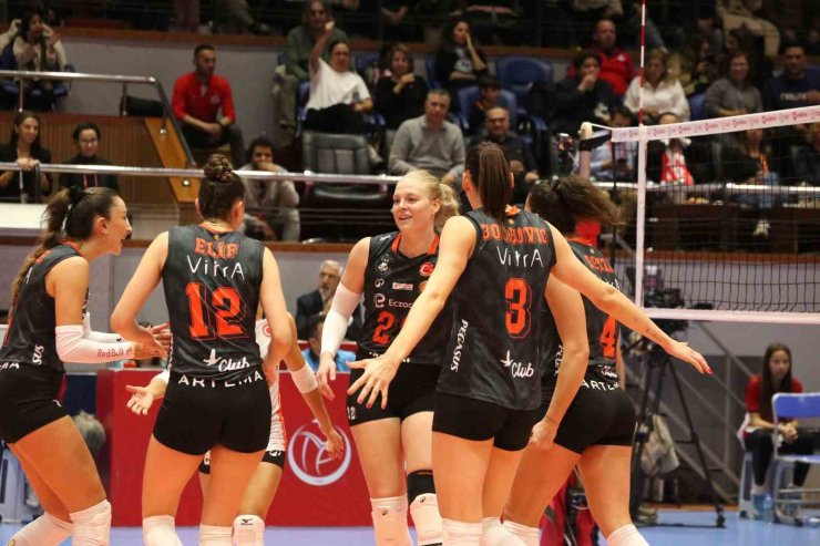 VODAFONE SULTANLAR LİGİ: ARAS KARGO: 0 - ECZACIBAŞI DYNAVİT: 3