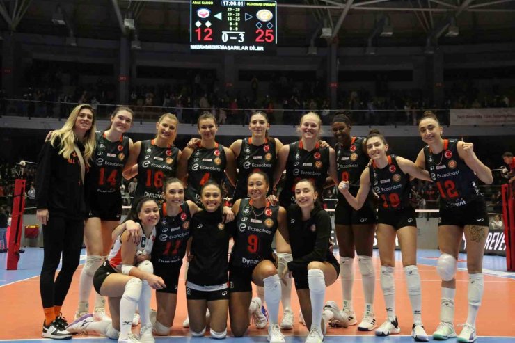 VODAFONE SULTANLAR LİGİ: ARAS KARGO: 0 - ECZACIBAŞI DYNAVİT: 3