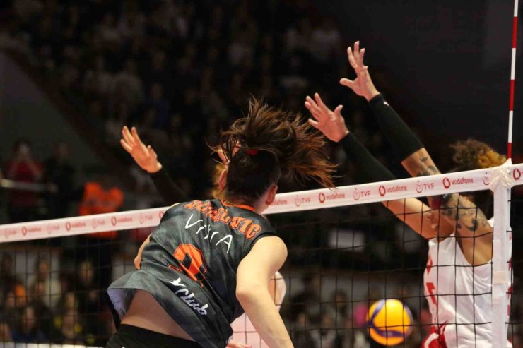 VODAFONE SULTANLAR LİGİ: ARAS KARGO: 0 - ECZACIBAŞI DYNAVİT: 3