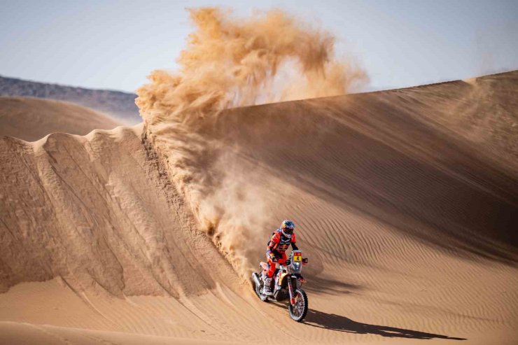 DAKAR RALLİSİ’NDE 48 SAATLİK 2. ETABIN KAZANANI RED BULL PİLOTU DANİEL SANDERS OLDU