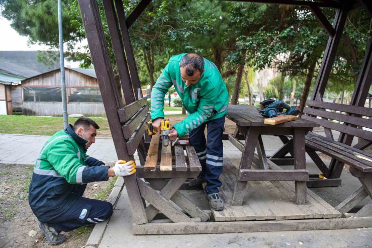 ESENYURT’UN PARKLARI YENİLENİYOR