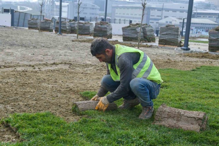 ESENYURT’UN PARKLARI YENİLENİYOR