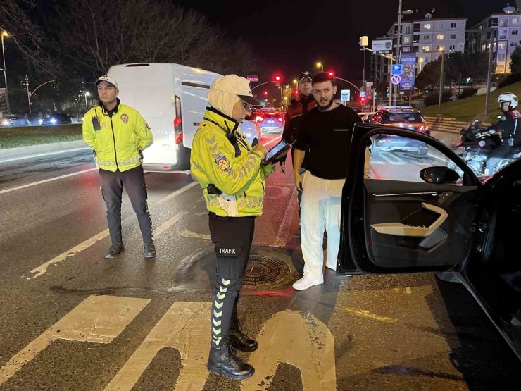 BAKIRKÖY’DE POLİS EKİPLERİNDEN ASAYİŞ UYGULAMASI