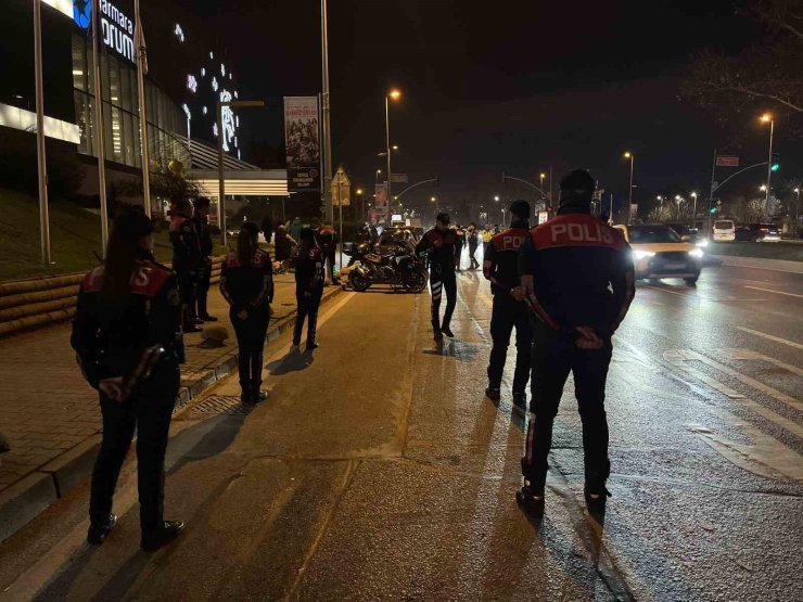 BAKIRKÖY’DE POLİS EKİPLERİNDEN ASAYİŞ UYGULAMASI