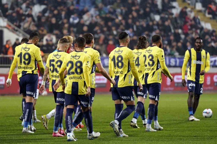 ZİRAAT TÜRKİYE KUPASI: KASIMPAŞA: 0 - FENERBAHÇE: 3 (İLK YARI)