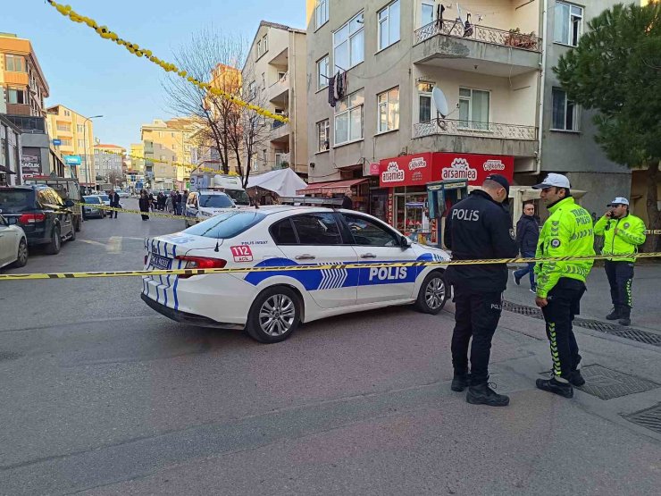 MAGANDANIN BÖYLESİ GÖRÜLMEDİ: MOTOSİKLETTE HEM KENDİNİ HEM ARKADAŞINI VURDU