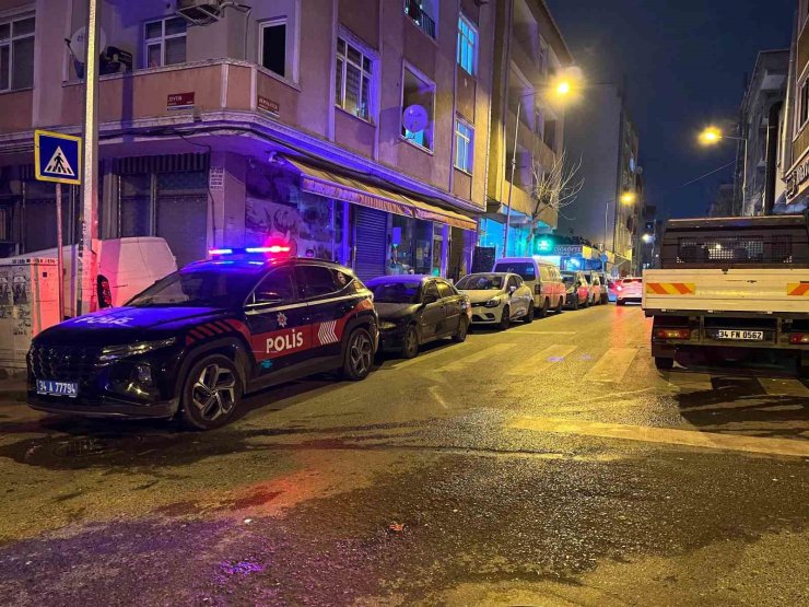 KÜÇÜKÇEKMECE’DE CADDE ORTASINDA SİLAHLI SALDIRI: 1 YARALI