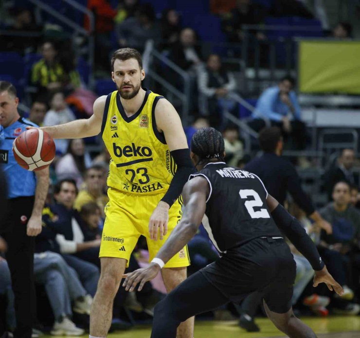 BASKETBOLDA DERBİNİN KAZANANI FENERBAHÇE