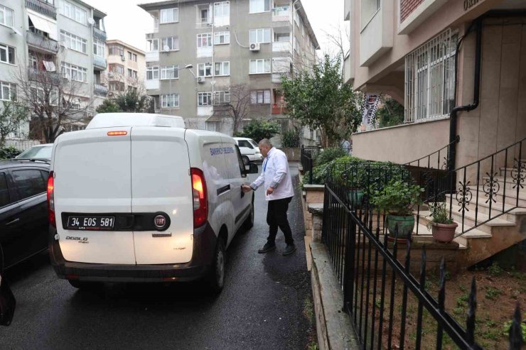 BAKIRKÖY BELEDİYESİ SICAK YEMEK HİZMETİ İLE VATANDAŞLARIN YANINDA