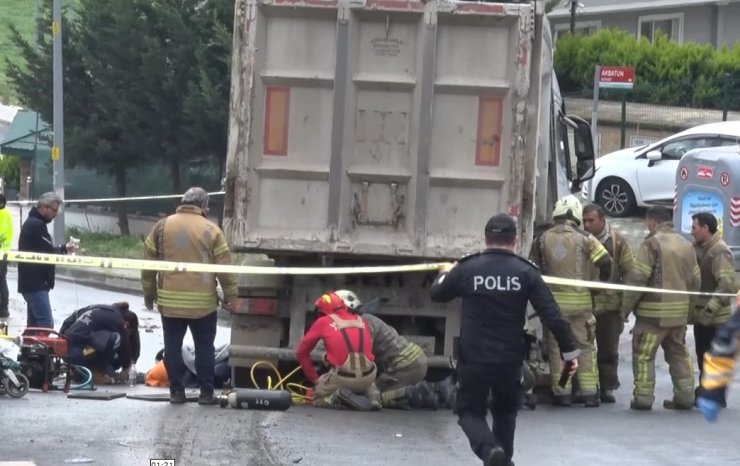 BÜYÜKÇEKMECE’DE FECİ KAZA: KAMYONUN ALTINDA KALAN GENÇ 1 SAATTE ÇIKARILDI