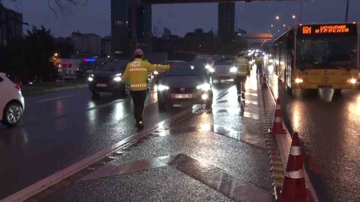 KADIKÖY’DE DRONLU DENETİMDE 8 SÜRÜCÜYE CEZA